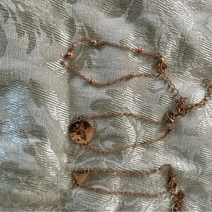 💗 Gold Tone 3 Layered Disc and Triangle Pendant Necklace - 💗= 10/$20 bundle